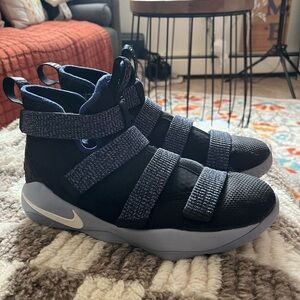 NWOT  Nike LeBron Zoom Soldier 11